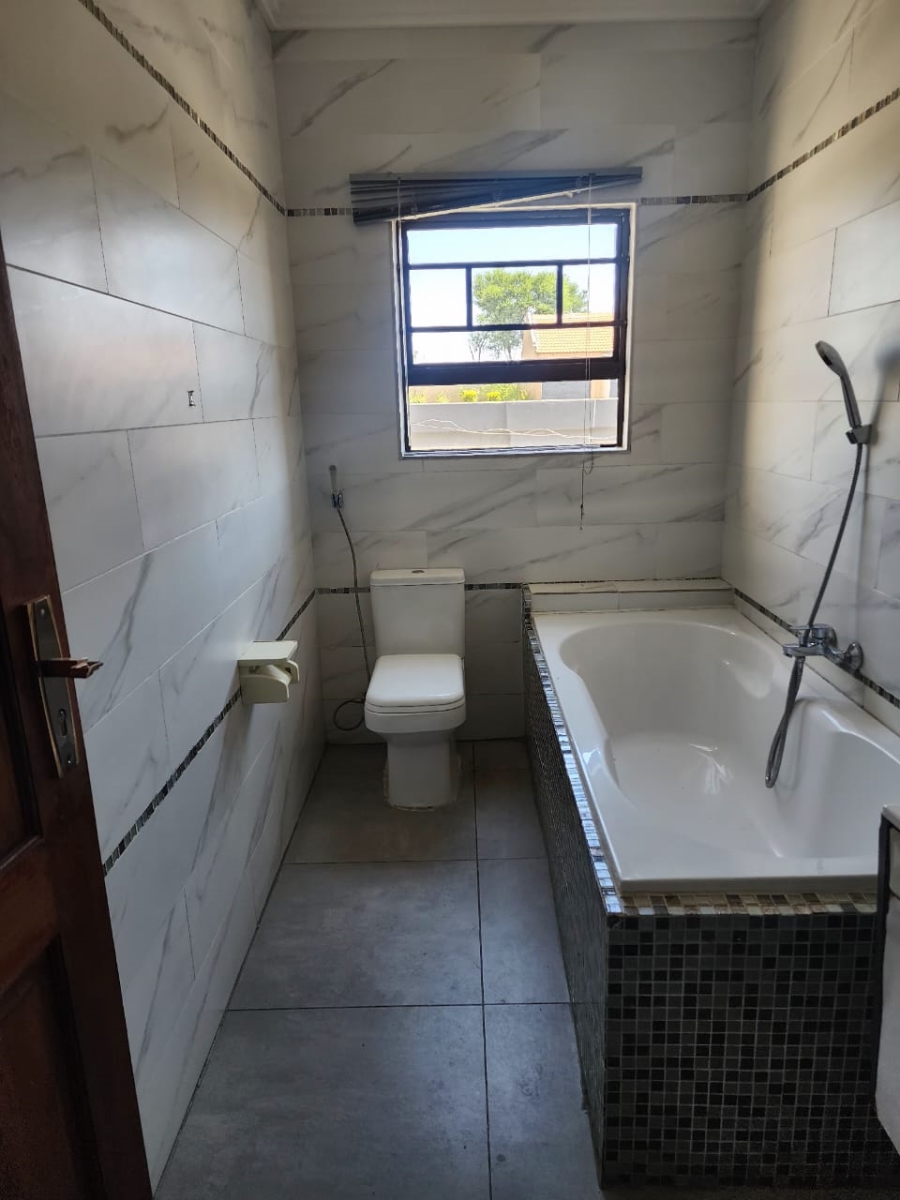 4 Bedroom Property for Sale in Flamwood North West